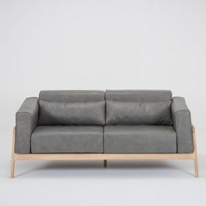 Ciemnoszara sofa 2-osobowa z konstrukcją z litego drewna dębowego Gazzda Fawn