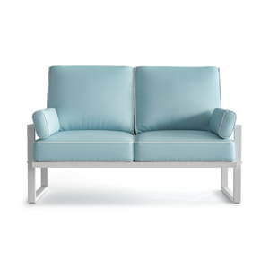Jasnoniebieska 2-osobowa sofa ogrodowa z podłokietnikami i białą lamówką Marie Claire Home Angie