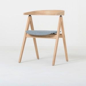 Krzesło z litego drewna dębowego z niebieskoszarym siedziskiem Gazzda Ava