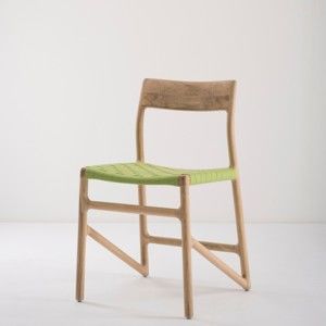 Krzesło z litego drewna dębowego z zielonym siedziskiem Gazzda Fawn