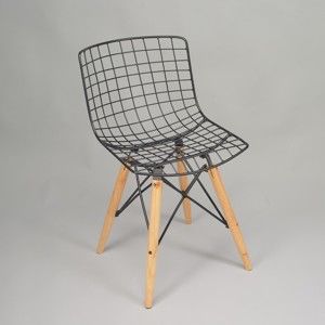 Czarne krzesło z nogami z drewna sosnowego i metalu Simla Matt