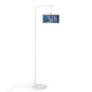 Lampa stojąca z białą konstrukcją i małym niebieskim kloszem EMKO Macaron