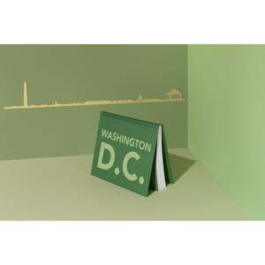 Pozłacana dekoracja ścienna z zarysem miasta The Line Washington DC