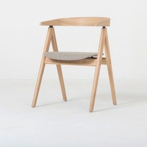 Krzesło z litego drewna dębowego z czarnym siedziskiem Gazzda Ava