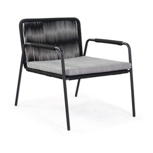 Czarny fotel z metalową konstrukcją La Forma Seymour
