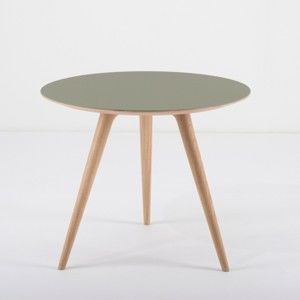 Dębowy stolik z zielonym blatem Gazzda Arp, Ø 55 cm