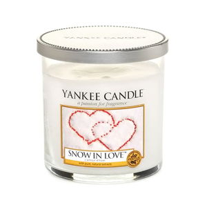 Świeca zapachowa Yankee Candle Śnieżna Miłość, czas palenia 30–40 godzin