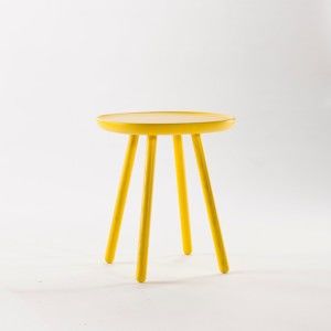 Żółty stolik z litego drewna EMKO Naïve, ø 45 cm