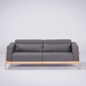 Ciemnoszara trzyosobowa sofa z konstrukcja z litego drewna dębowego Gazzda Fawn