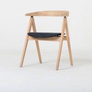 Krzesło z litego drewna dębowego z ciemnoszarym siedziskiem Gazzda Ava