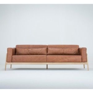 Karmelowa sofa 4-osobowa z konstrukcją z litego drewna dębowego Gazzda Fawn