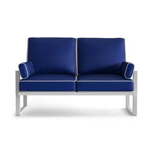 Niebieska 2-osobowa sofa ogrodowa z podłokietnikami i białą lamówką Marie Claire Home Angie