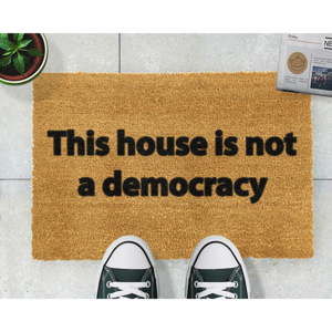 Wycieraczka z naturalnego włókna kokosowego Artsy Doormats This House is Not a Democracy, 40x60 cm