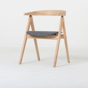 Krzesło z litego drewna dębowego z szarym siedziskiem Gazzda Ava