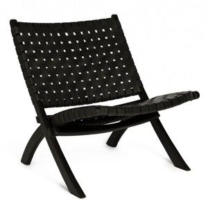 Czarne krzesło z konstrukcją z drewna tekowego i plecionym siedziskiem ze skóry bydlęcej Simla Fold