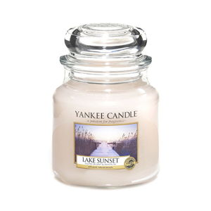 Świeca zapachowa Yankee Candle Zachód Słońca nad Jeziorem, czas palenia 65–90 godzin