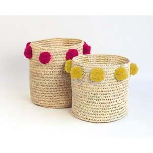 Zestaw 2 koszy z włókien palmowych z ciemnoróżowymi i żółtymi dekoracjami Madre Selva Milo Basket