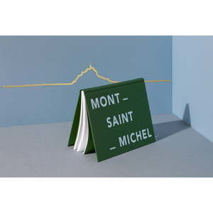 Pozłacana dekoracja ścienna z zarysem miasta The Line Mont-Saint-Michel