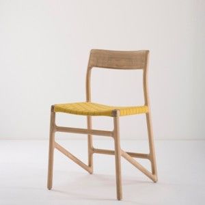 Krzesło z litego drewna dębowego z żółtym siedziskiem Gazzda Fawn