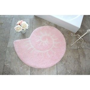 Różowy dywanik łazienkowy w kształcie muszli Celine