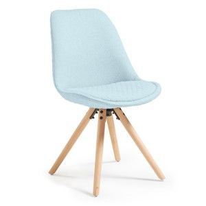 Błękitne krzesło z drewnianą konstrukcją La Forma Lars