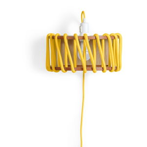 Żółty kinkiet z drewnianą konstrukcją EMKO Macaron, dł. 30 cm