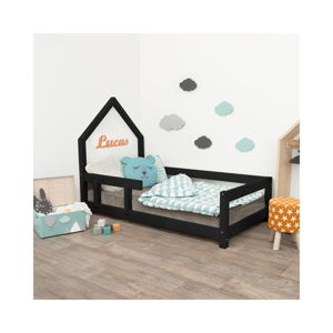 Czarne łóżko dziecięce w kształcie domku z barierką po lewej stronie Benlemi Poppi, 90x180 cm